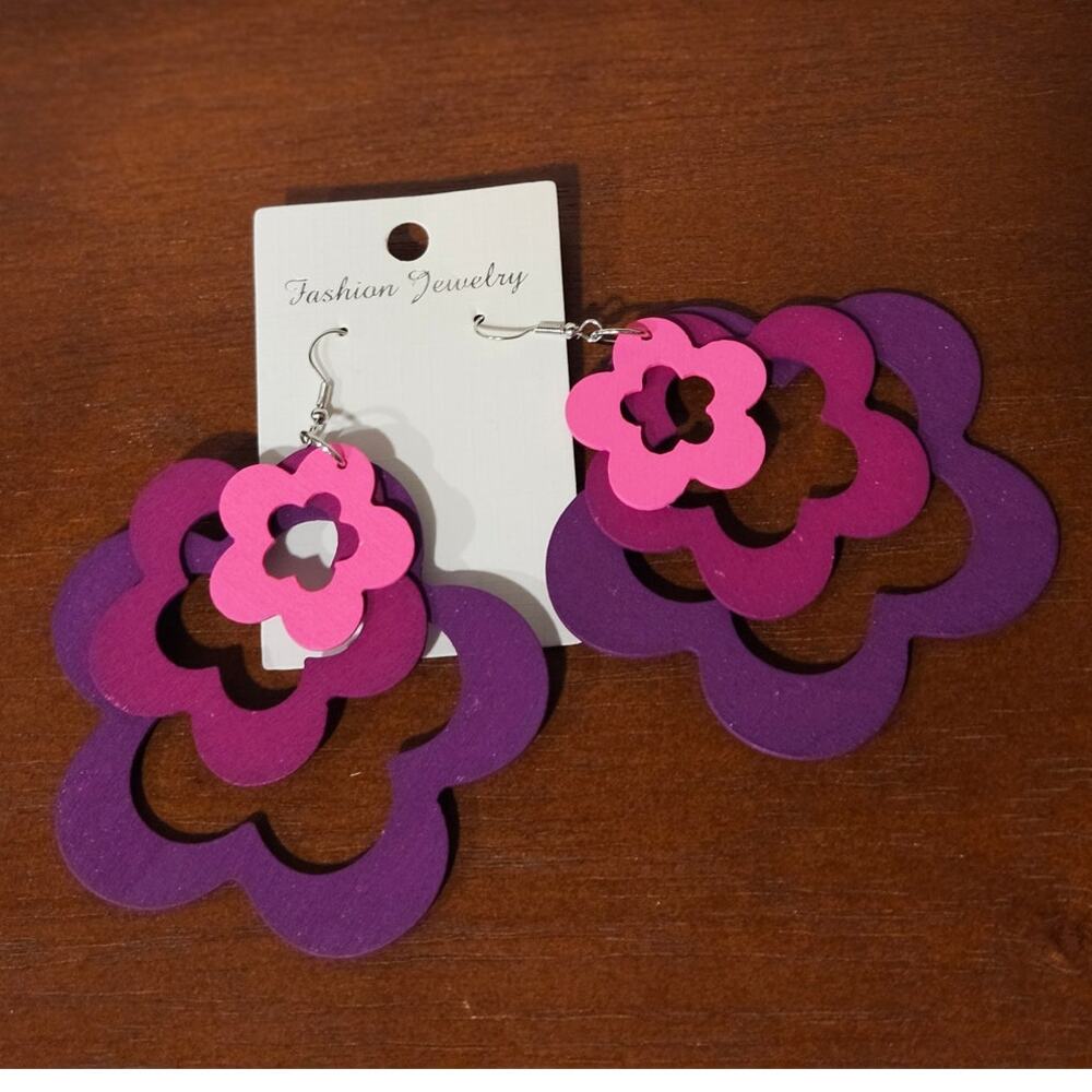 🪶 Boutique Layered Pink Purple Floral Wood Dangle Earrings Boho Artsy Mod New